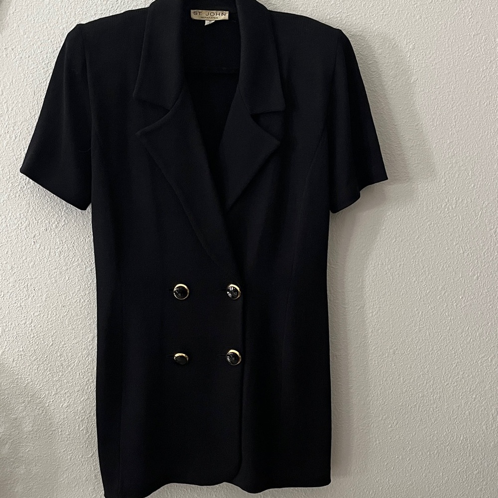 St.John SanKnit Vintage Short Sleeve Jacket. Black/ Gold Buttons
Sz M
Made in US